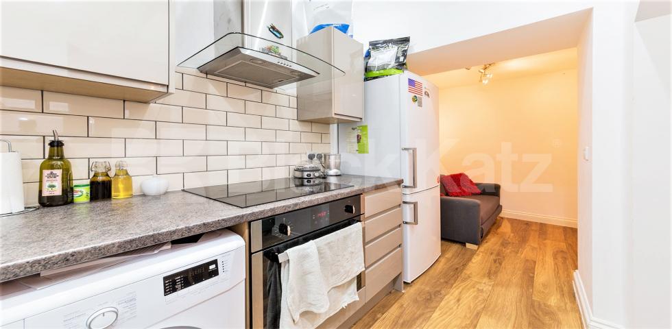 			RECENTLY REFURBISHED , 2 Bedroom, 1 bath, 1 reception Flat			 Richmond Way, Shepherds Bush/Brook Green
